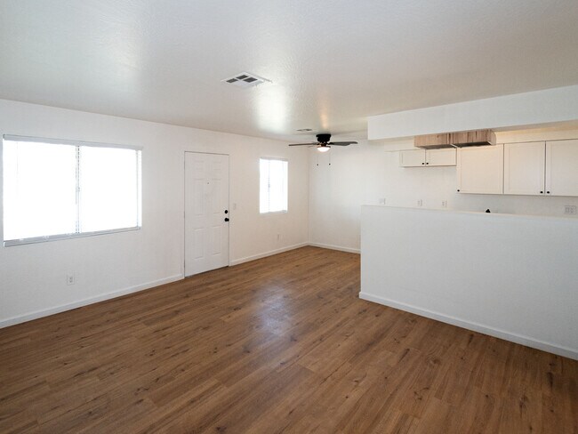 321 W Orange Ave in El Centro, CA - Building Photo - Building Photo