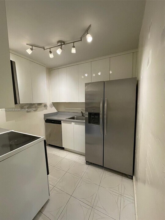 807 NE 199th St-Unit -106 in Miami, FL - Building Photo