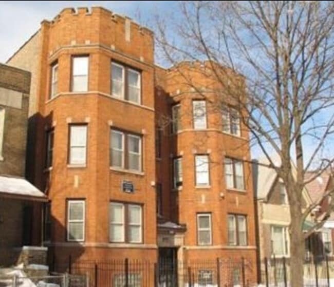 property at 6840 S Calumet Ave