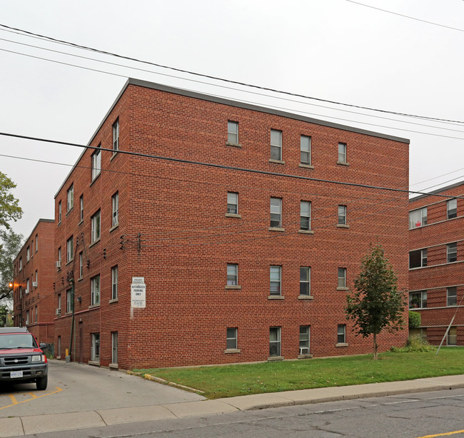 Claremount Court in Hamilton, ON - Building Photo - Building Photo