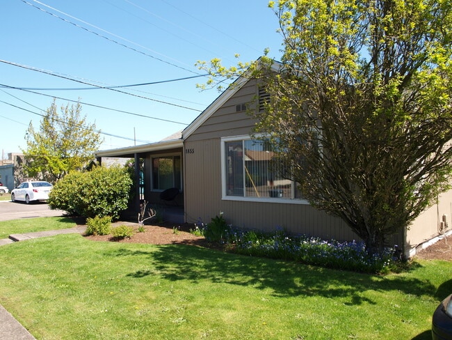 property at 1855 Oak St