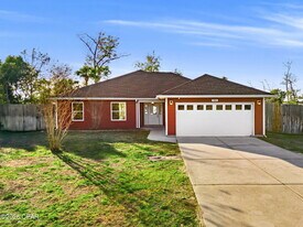 702 Michigan Ave in Lynn Haven, FL - Building Photo