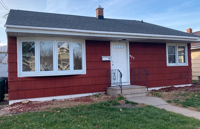 property at 931 11th St N