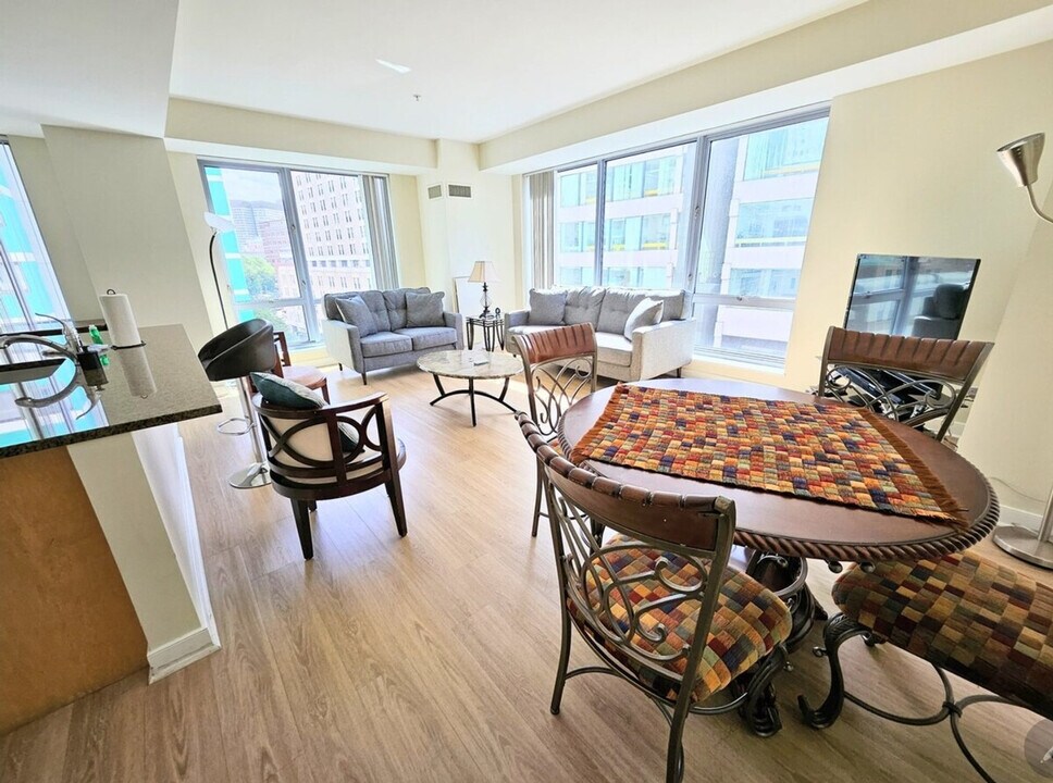 175 Blossom St in Boston, MA - Building Photo