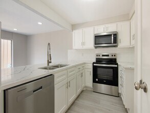 11624 Village Pl Dr in Houston, TX - Building Photo - Building Photo