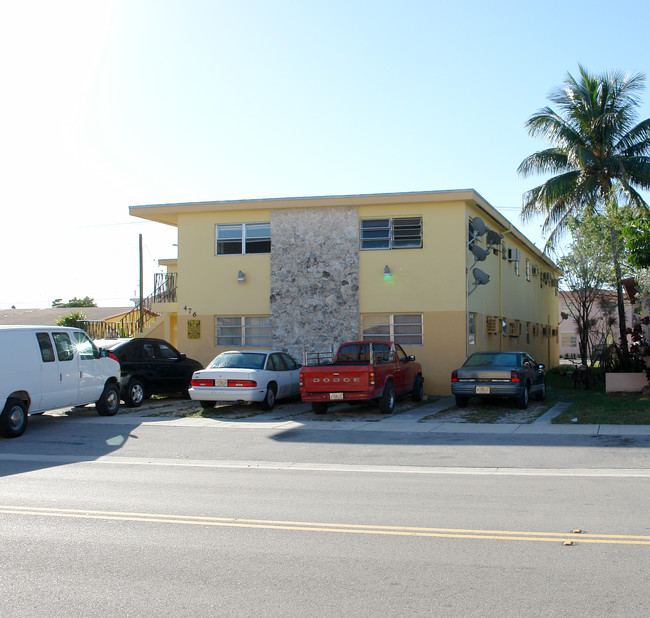 476 E 28th St in Hialeah, FL - Building Photo - Building Photo