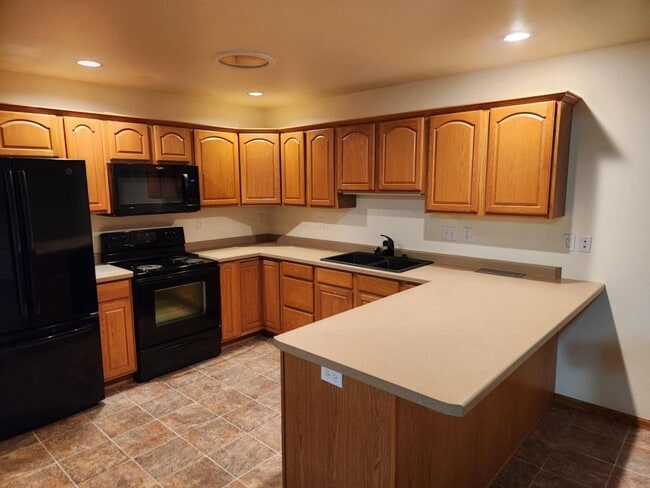 property at 336 Woodridge Pl