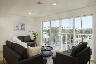 3045 West Blvd in Los Angeles, CA - Building Photo - Building Photo