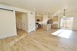 3322 N Cole Rd-Unit -101 in Boise, ID - Building Photo - Building Photo