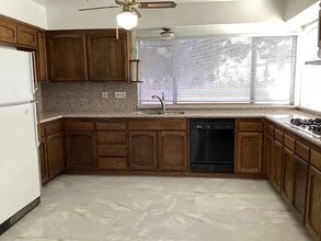 540 Fairway Dr in Palmdale, CA - Foto de edificio - Building Photo