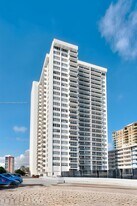 3140 S Ocean Dr in Hallandale Beach, FL - Building Photo