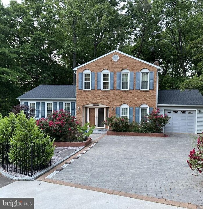7801 Cliffside Ct in Springfield, VA - Building Photo