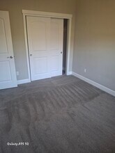 2563 NW Elm Pl in Redmond, OR - Building Photo - Building Photo