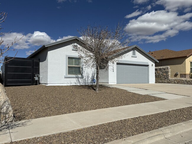 7369 Dewberry Dr in El Paso, TX - Foto de edificio - Building Photo