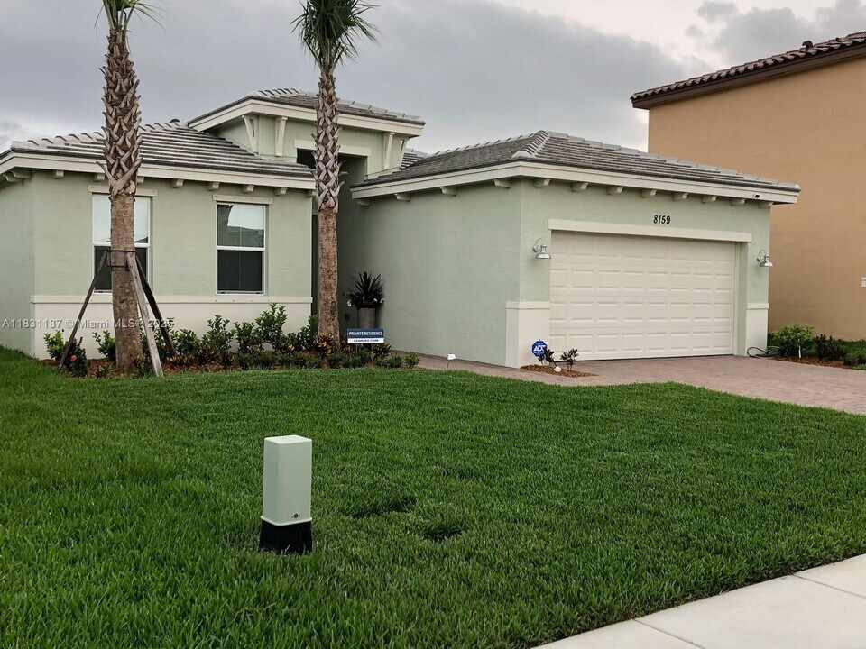 8159 NW Greenbank Cir in Port St. Lucie, FL - Building Photo