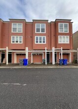 4738 S View Point Ter in Portland, OR - Building Photo - Building Photo