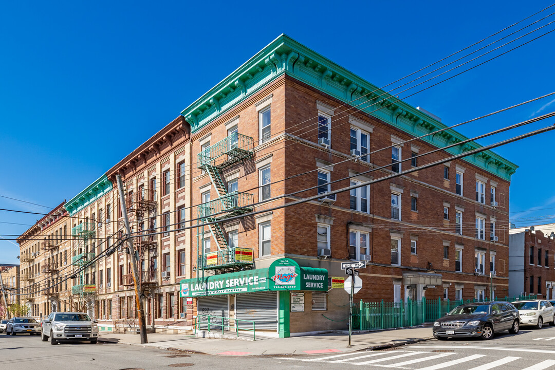 26-04 18th St in Astoria, NY - Building Photo