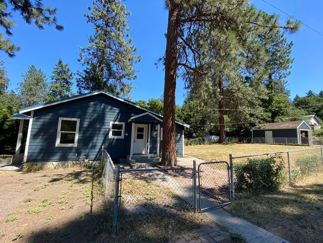2002 E 15th Ave in Spokane, WA - Building Photo - Building Photo