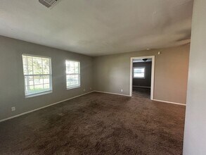 7323 Glen Manor in San Antonio, TX - Building Photo - Building Photo