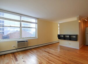 3033 N Sheridan Rd, Unit 402 in Chicago, IL - Foto de edificio - Building Photo