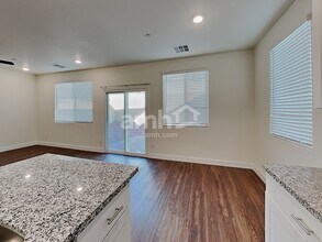 83 Foxridge Swings Ln in Henderson, NV - Building Photo - Building Photo