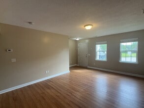 202 Lanieve Ct in Hubert, NC - Building Photo - Building Photo