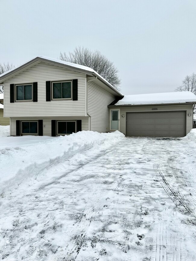 4268 Sun Cliff Rd Rentals in Eagan, MN