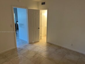 2301 NE 6th Ave in Wilton Manors, FL - Building Photo - Building Photo