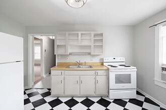 136 Goodman St in Charlottesville, VA - Building Photo - Building Photo