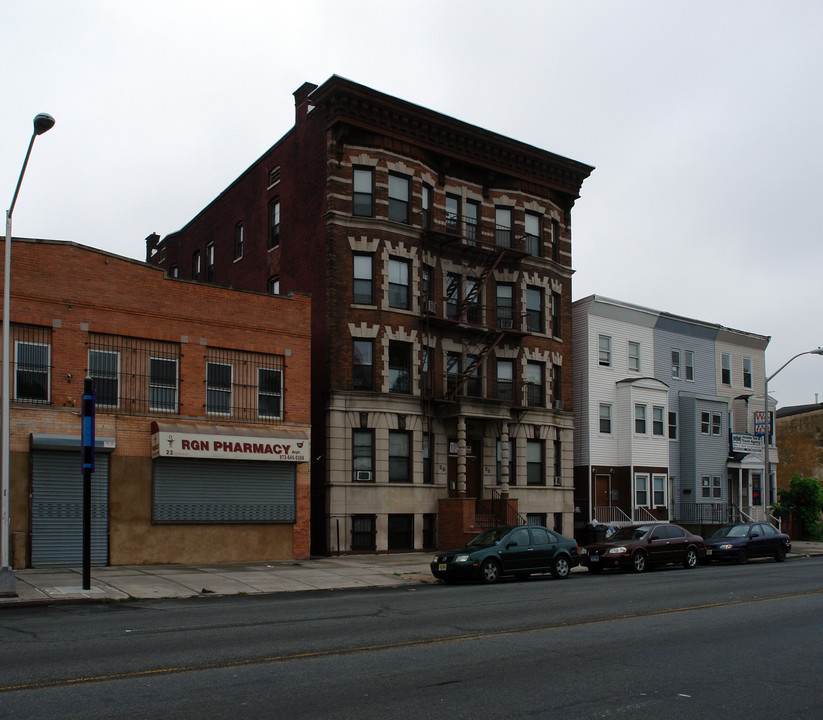 26-28 Elizabeth Ave in Newark, NJ - Building Photo