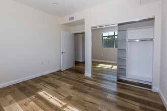 11828 Runnymede St in North Hollywood, CA - Building Photo - Building Photo