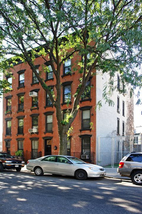 284 Pacific St in Brooklyn, NY - Building Photo