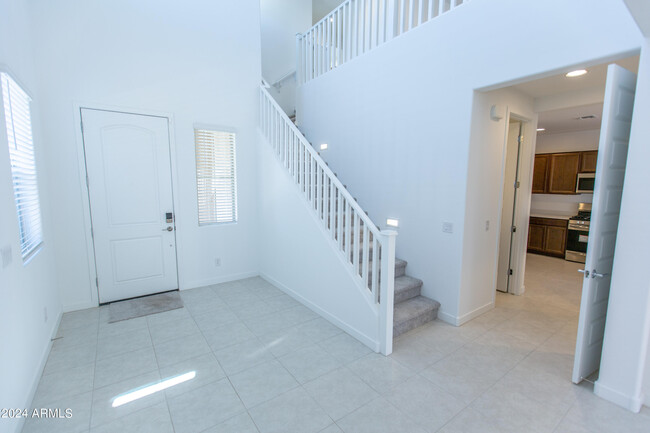 9510 W Roma Ave in Phoenix, AZ - Foto de edificio - Building Photo