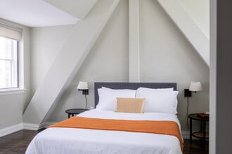 225 E Michigan St in Milwaukee, WI - Foto de edificio - Building Photo