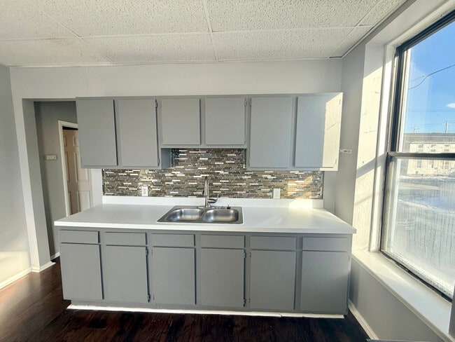 1 Russell Pl in Watervliet, NY - Building Photo - Building Photo