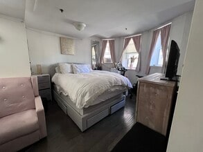 15 Park Dr, Unit D in Boston, MA - Building Photo - Building Photo