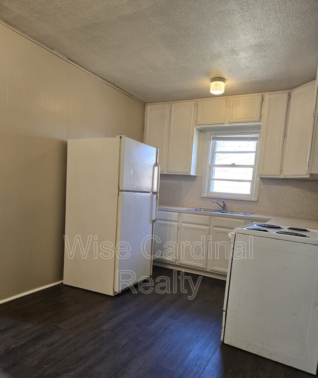 1106 E Broadway St in Brownfield, TX - Building Photo - Building Photo