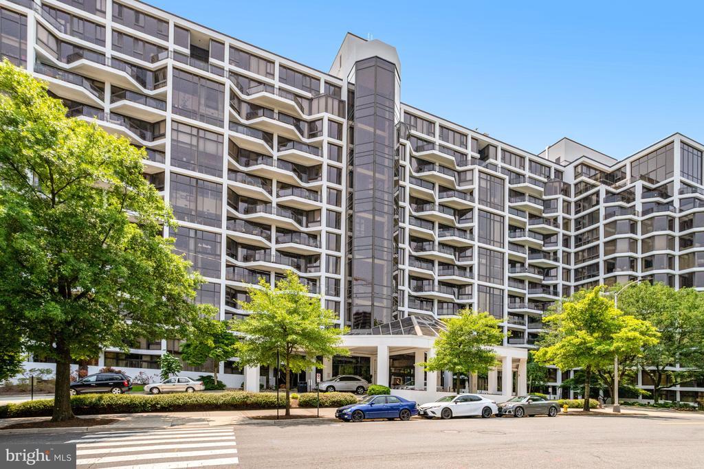1530 Key Blvd in Arlington, VA - Building Photo