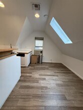 2251 NW Hoyt St in Portland, OR - Building Photo - Building Photo