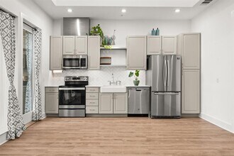 4704 Sunset Trail in Austin, TX - Building Photo - Building Photo