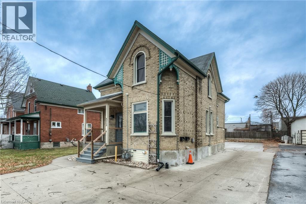 313 Wellington St N in Kitchener, ON - Building Photo