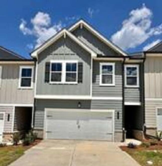 741 Point Place Drive in Loganville, GA - Building Photo - Building Photo