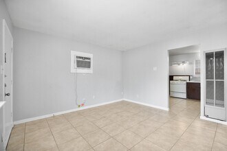 5605 1/2 Jim Hogg Ave in Austin, TX - Building Photo - Building Photo