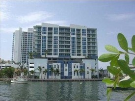 Moon Bay in Miami, FL - Foto de edificio - Building Photo