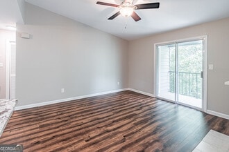547 Granville Ct in Atlanta, GA - Building Photo - Building Photo
