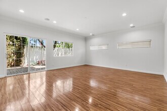 15419 Valerio St in Van Nuys, CA - Building Photo - Building Photo