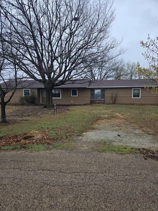 314 Co Rd 2125 in Gainesville, TX - Building Photo