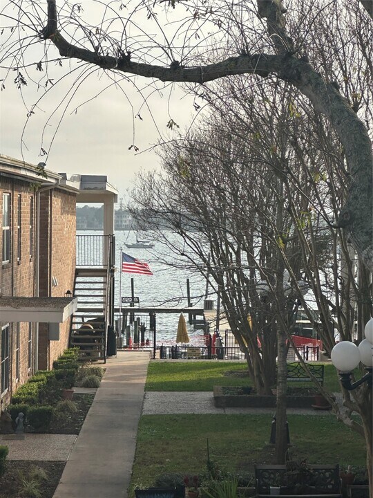 3535 NASA Road 1 in Seabrook, TX - Building Photo