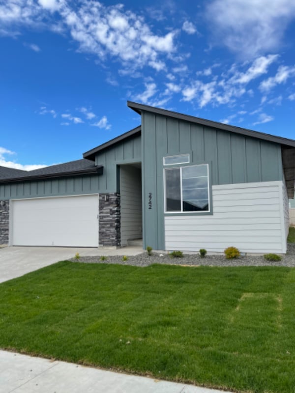 property at 2742 W Balboa Dr