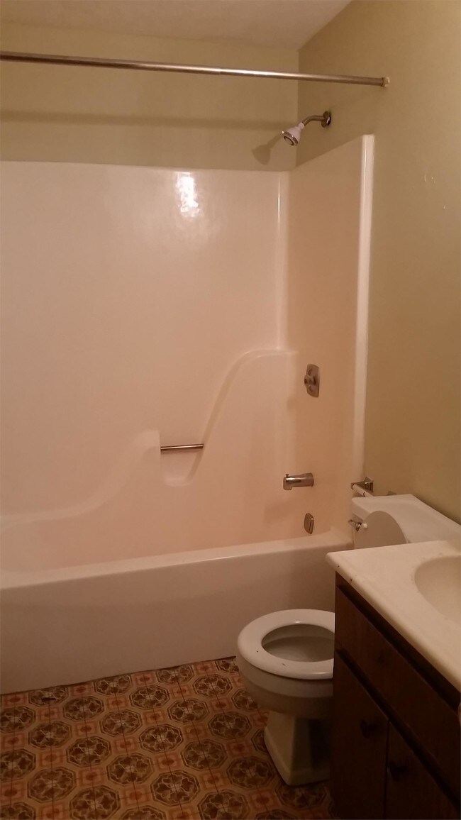 6515 Uebelhack Rd-Unit -2 in Mount Vernon, IN - Building Photo - Building Photo